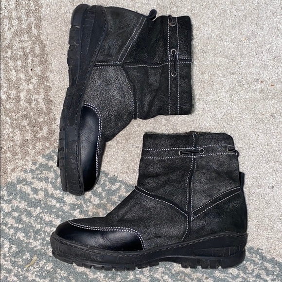 OTBT Fanfare Cold Weather Boot in Black - Picture 5 of 8